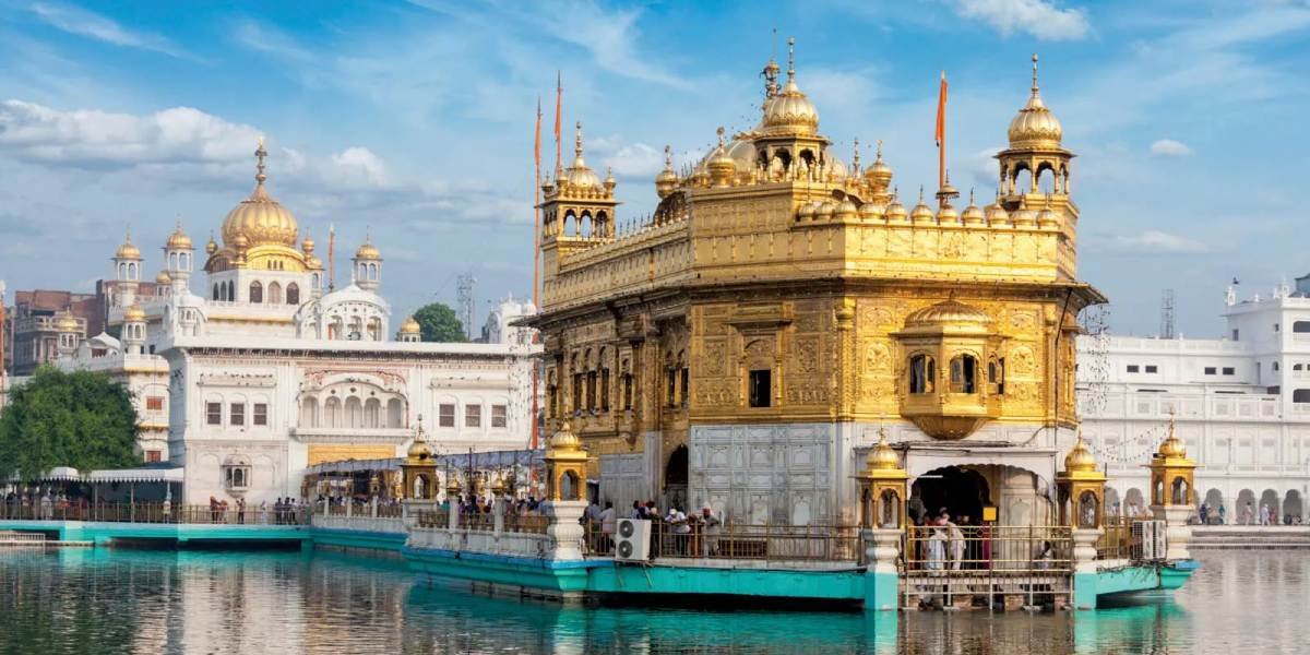Amritsar to Kashmir Lakes & Valleys Tour
